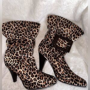 Bijou vintage leopard print/big buckle neoprene high heels booties EUC  sz 9.5